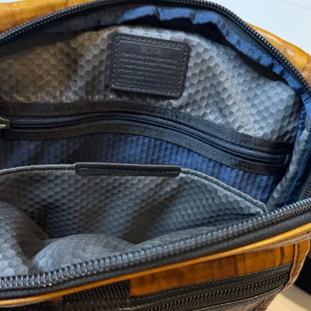Tumi modern alpha